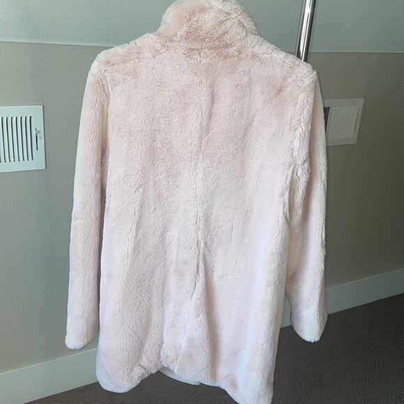 Light pastel pink faux fur jacket - Picture 8 of 9